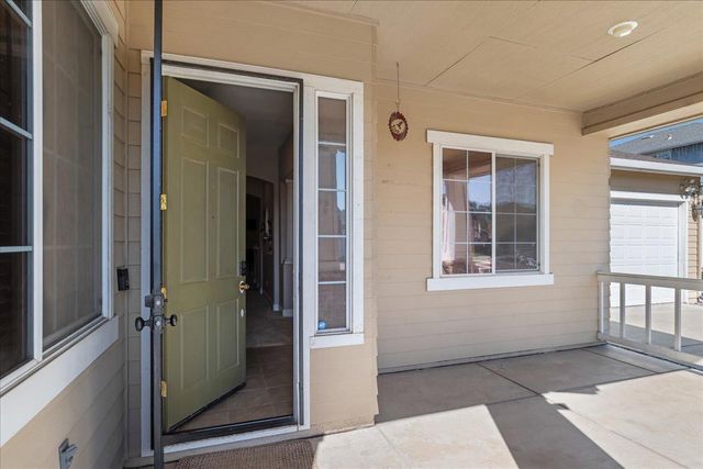 564 Old Bluff Ct, Oakdale, CA 95361