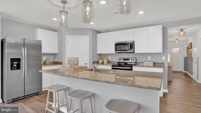 130 AMBER LN, York, PA 17404