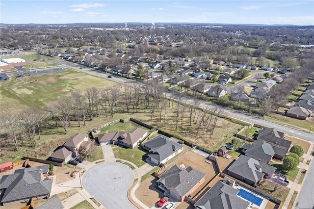 506 Maci Court, Siloam Springs, AR 72761