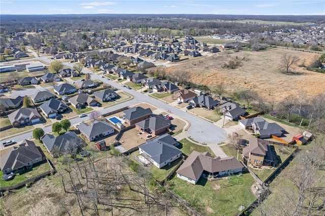 506 Maci Court, Siloam Springs, AR 72761