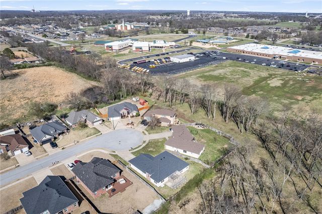 506 Maci Court, Siloam Springs, AR 72761