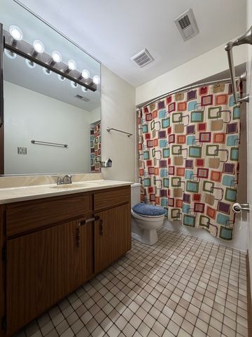 15723 Peggy Lane 12, Oak Forest, IL 60452