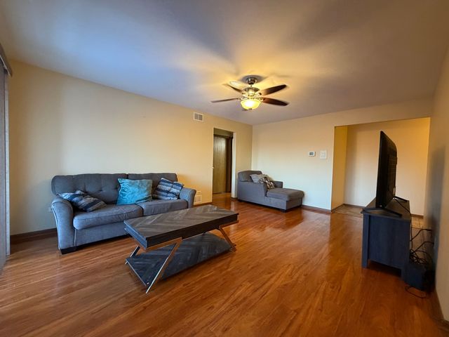 15723 Peggy Lane 12, Oak Forest, IL 60452