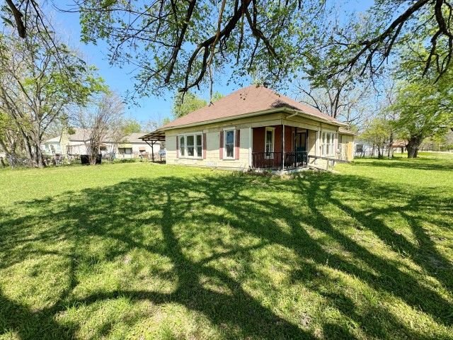 201 E San Antonio Avenue, Cooper, TX 75432