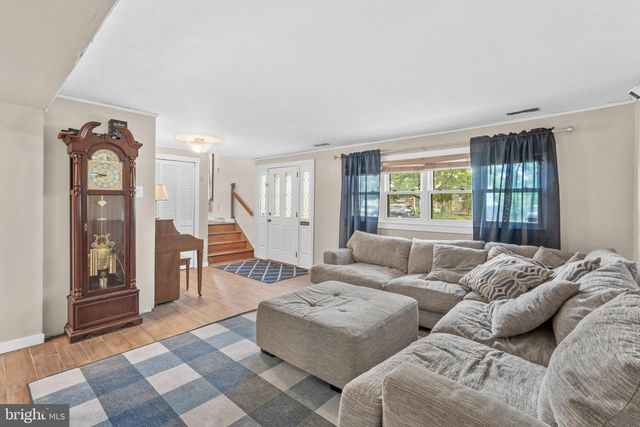 201 DOLORES DR, Cinnaminson, NJ 08077