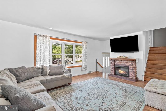 201 DOLORES DR, Cinnaminson, NJ 08077