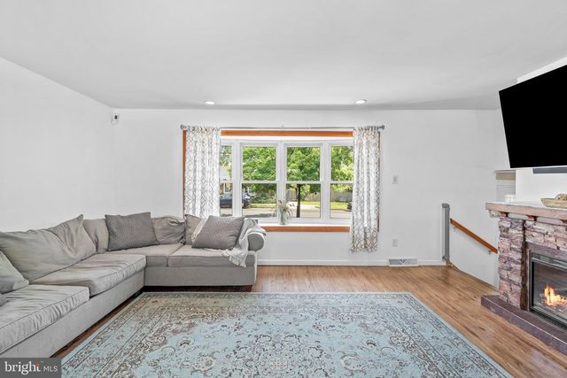 201 DOLORES DR, Cinnaminson, NJ 08077