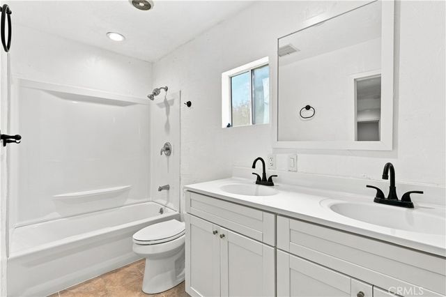16020 Kittridge Street, Lake Balboa, CA 91406