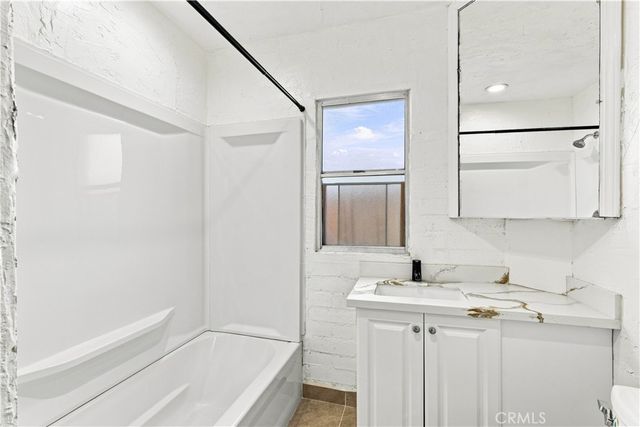 16020 Kittridge Street, Lake Balboa, CA 91406