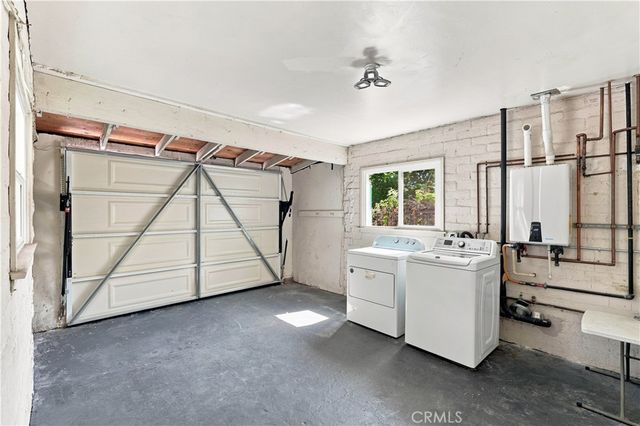 16020 Kittridge Street, Lake Balboa, CA 91406