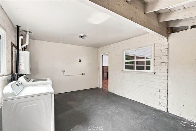 16020 Kittridge Street, Lake Balboa, CA 91406