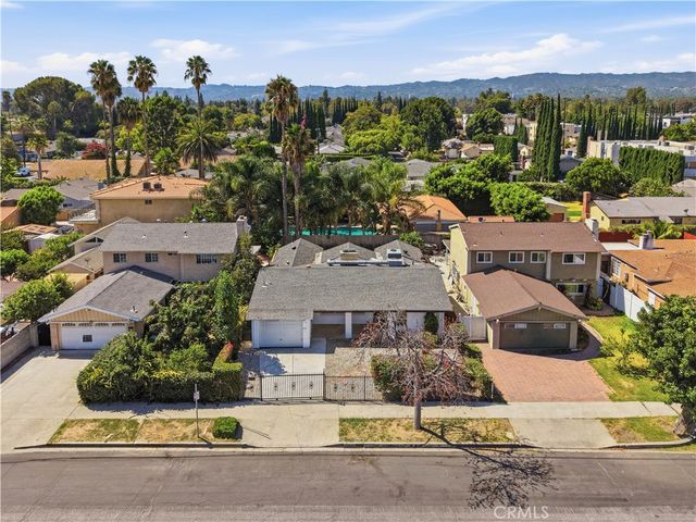 16020 Kittridge Street, Lake Balboa, CA 91406