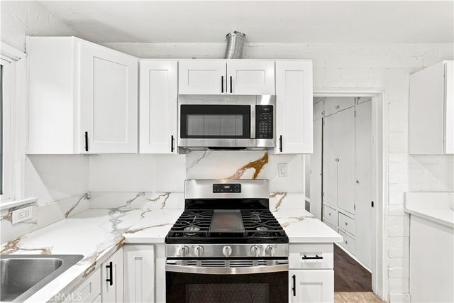 16020 Kittridge Street, Lake Balboa, CA 91406