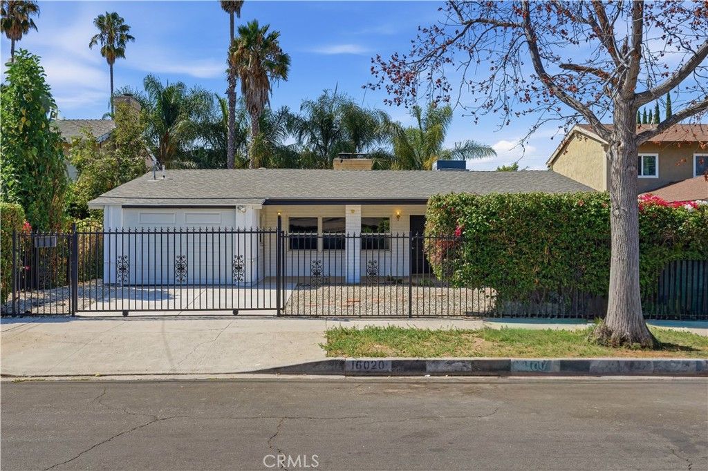 16020 Kittridge Street, Lake Balboa, CA 91406