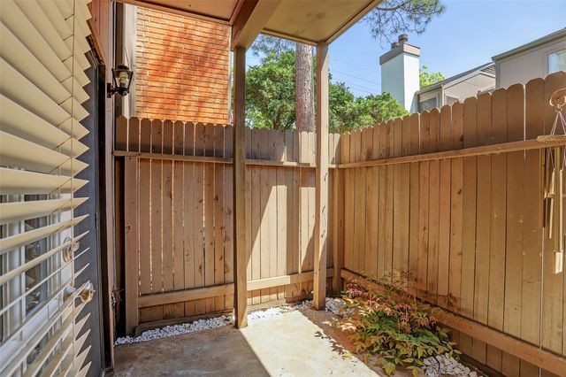 1201 Bering Drive 27, Houston, TX 77057