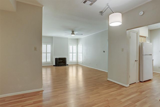 1201 Bering Drive 27, Houston, TX 77057