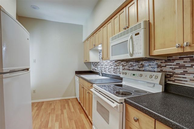 1201 Bering Drive 27, Houston, TX 77057