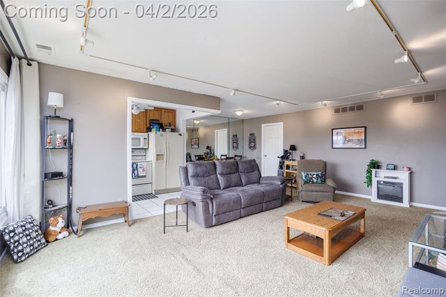 517 Country Club Drive, Saint Clair Shores, MI 48082