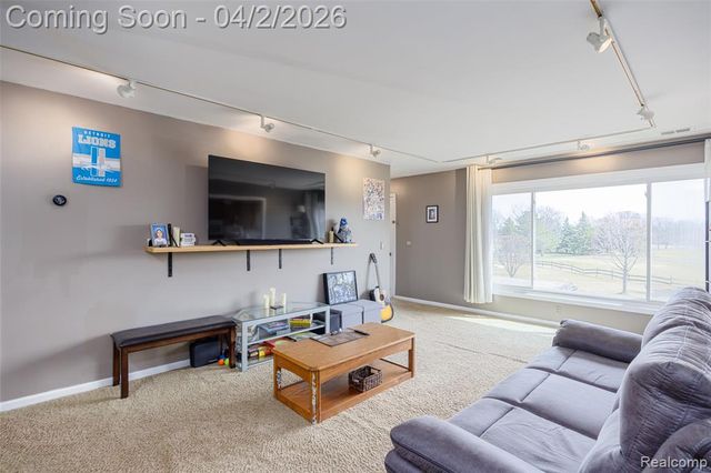 517 Country Club Drive, Saint Clair Shores, MI 48082