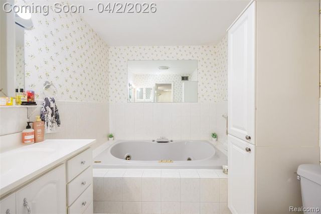 517 Country Club Drive, Saint Clair Shores, MI 48082