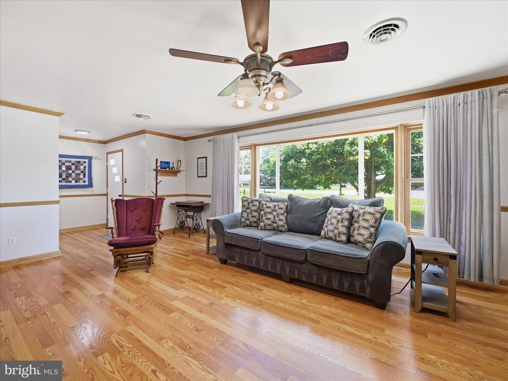 Image 5 of property listing at 14626 NATIONAL PIKE, Clear Spring, MD 21722