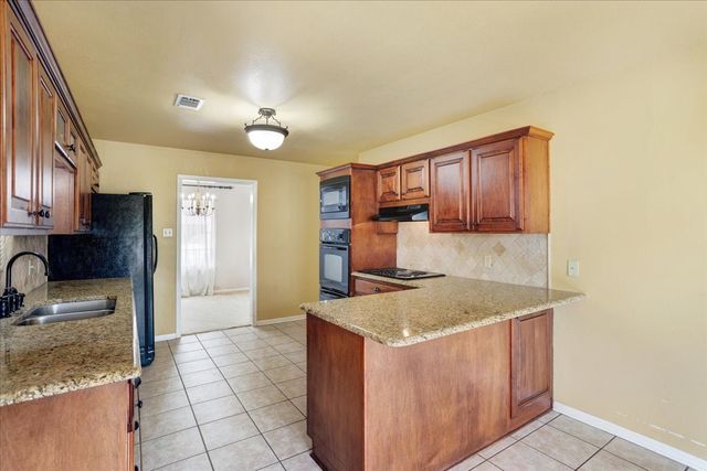 1910 Nancy Lea Drive, Bonham, TX 75418