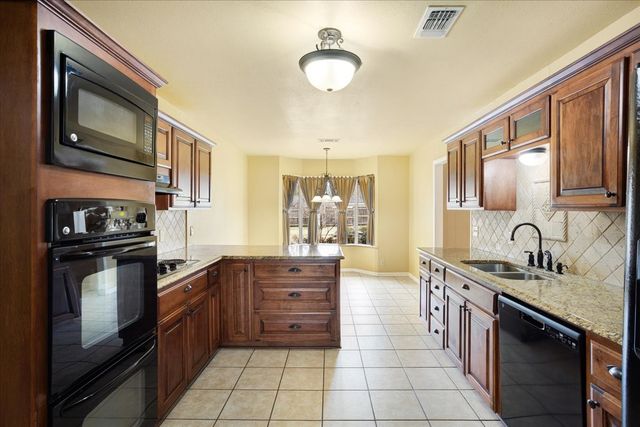 1910 Nancy Lea Drive, Bonham, TX 75418