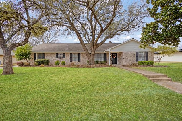 1910 Nancy Lea Drive, Bonham, TX 75418