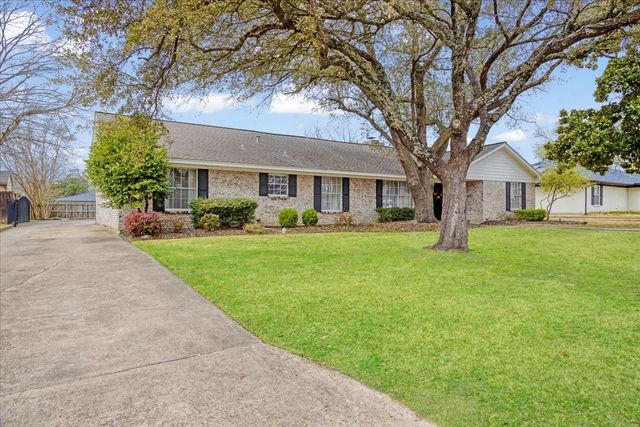 1910 Nancy Lea Drive, Bonham, TX 75418