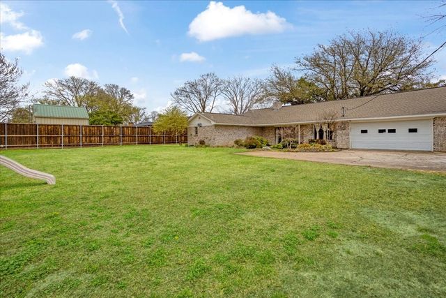 1910 Nancy Lea Drive, Bonham, TX 75418