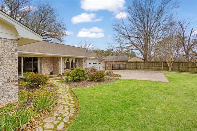 1910 Nancy Lea Drive, Bonham, TX 75418