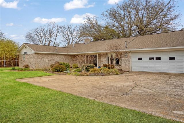 1910 Nancy Lea Drive, Bonham, TX 75418