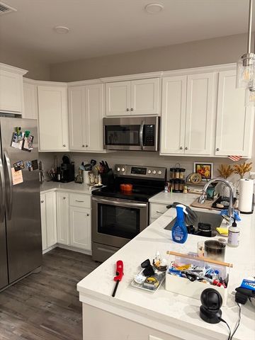 92 Sagamore St 202, Quincy, MA 02171