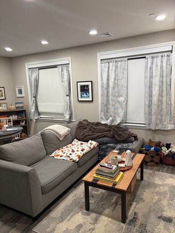 92 Sagamore St 202, Quincy, MA 02171