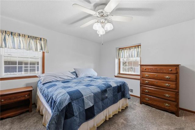 6828 Lakeshore Drive, Raytown, MO 64133