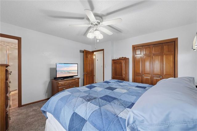 6828 Lakeshore Drive, Raytown, MO 64133