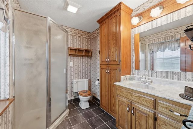 6828 Lakeshore Drive, Raytown, MO 64133