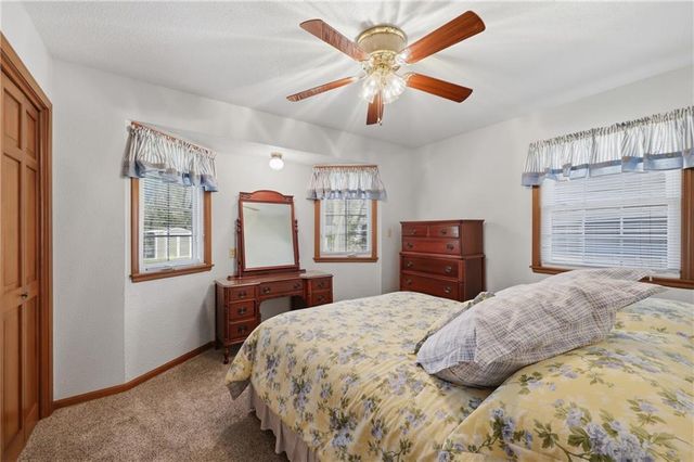 6828 Lakeshore Drive, Raytown, MO 64133