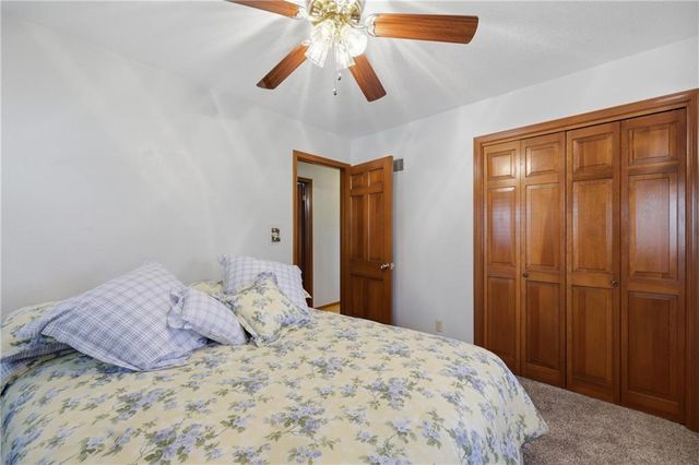 6828 Lakeshore Drive, Raytown, MO 64133