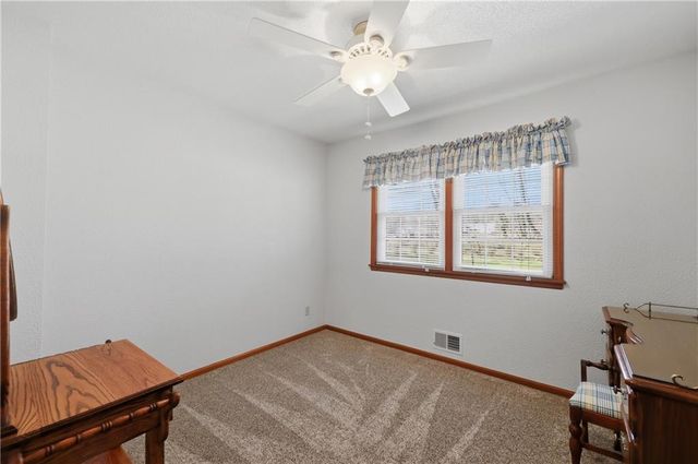 6828 Lakeshore Drive, Raytown, MO 64133