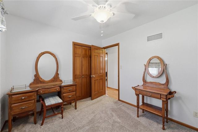 6828 Lakeshore Drive, Raytown, MO 64133