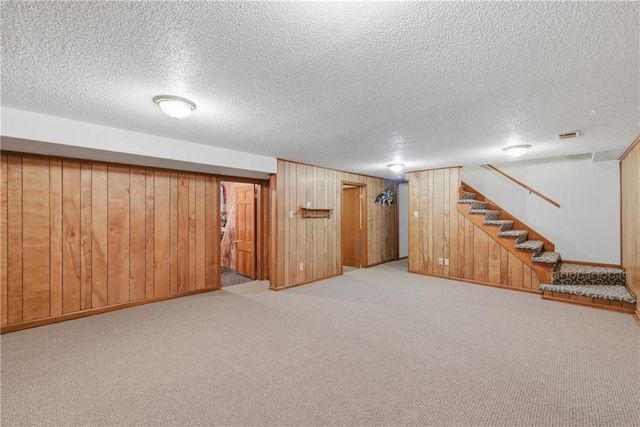 6828 Lakeshore Drive, Raytown, MO 64133