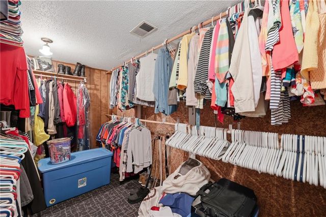 6828 Lakeshore Drive, Raytown, MO 64133