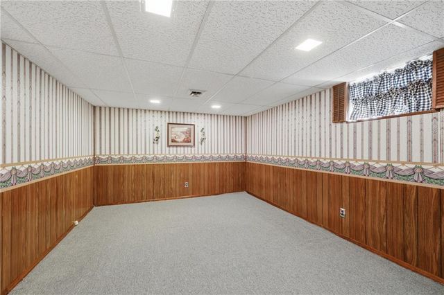 6828 Lakeshore Drive, Raytown, MO 64133