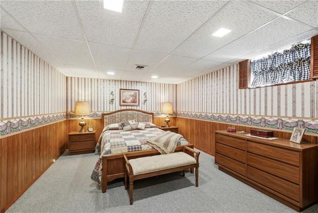 6828 Lakeshore Drive, Raytown, MO 64133