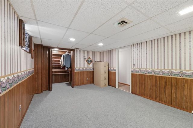 6828 Lakeshore Drive, Raytown, MO 64133