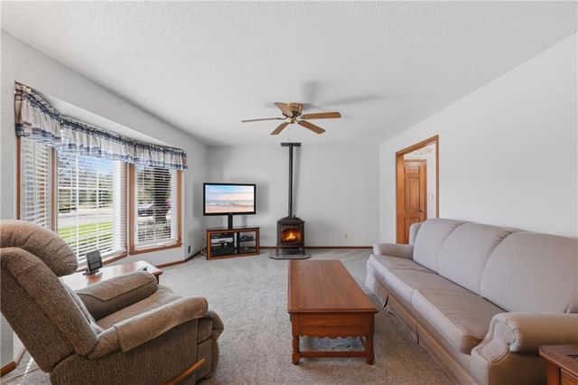 6828 Lakeshore Drive, Raytown, MO 64133