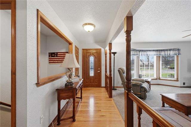 6828 Lakeshore Drive, Raytown, MO 64133