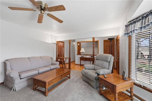 6828 Lakeshore Drive, Raytown, MO 64133