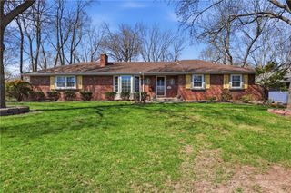 6828 Lakeshore Drive, Raytown, MO 64133